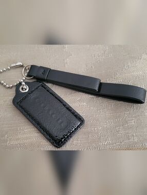 New Coach Shiny Black Hangtag Set
